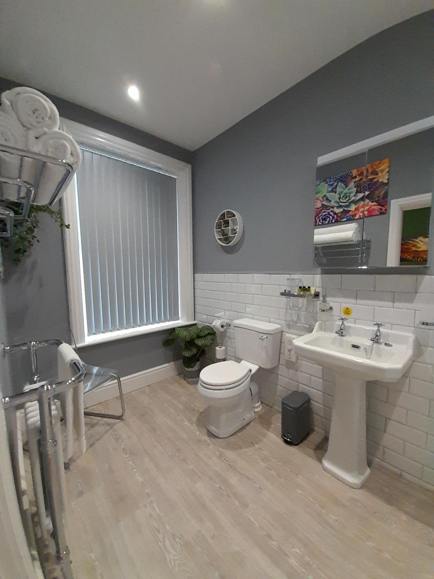 Crescent Lodge Guest House Whitby Room photo